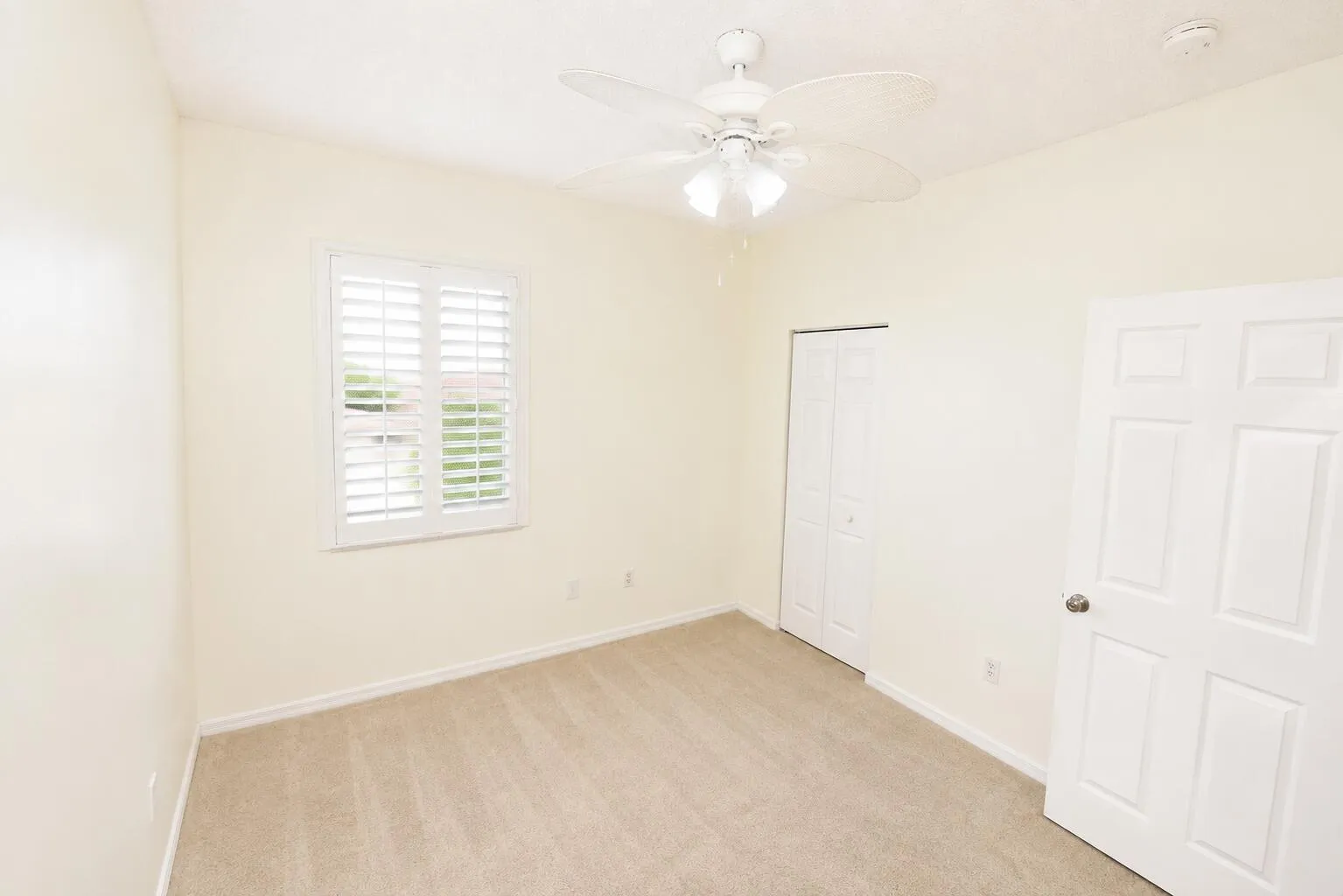 1st bedroom 01