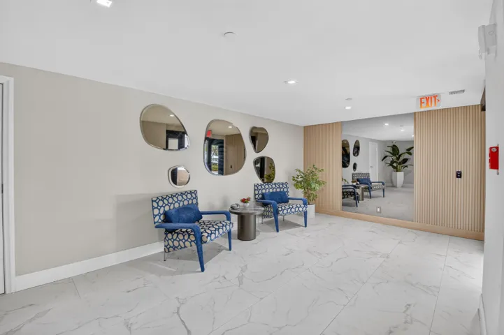 LAUREL OAKS LOBBY
