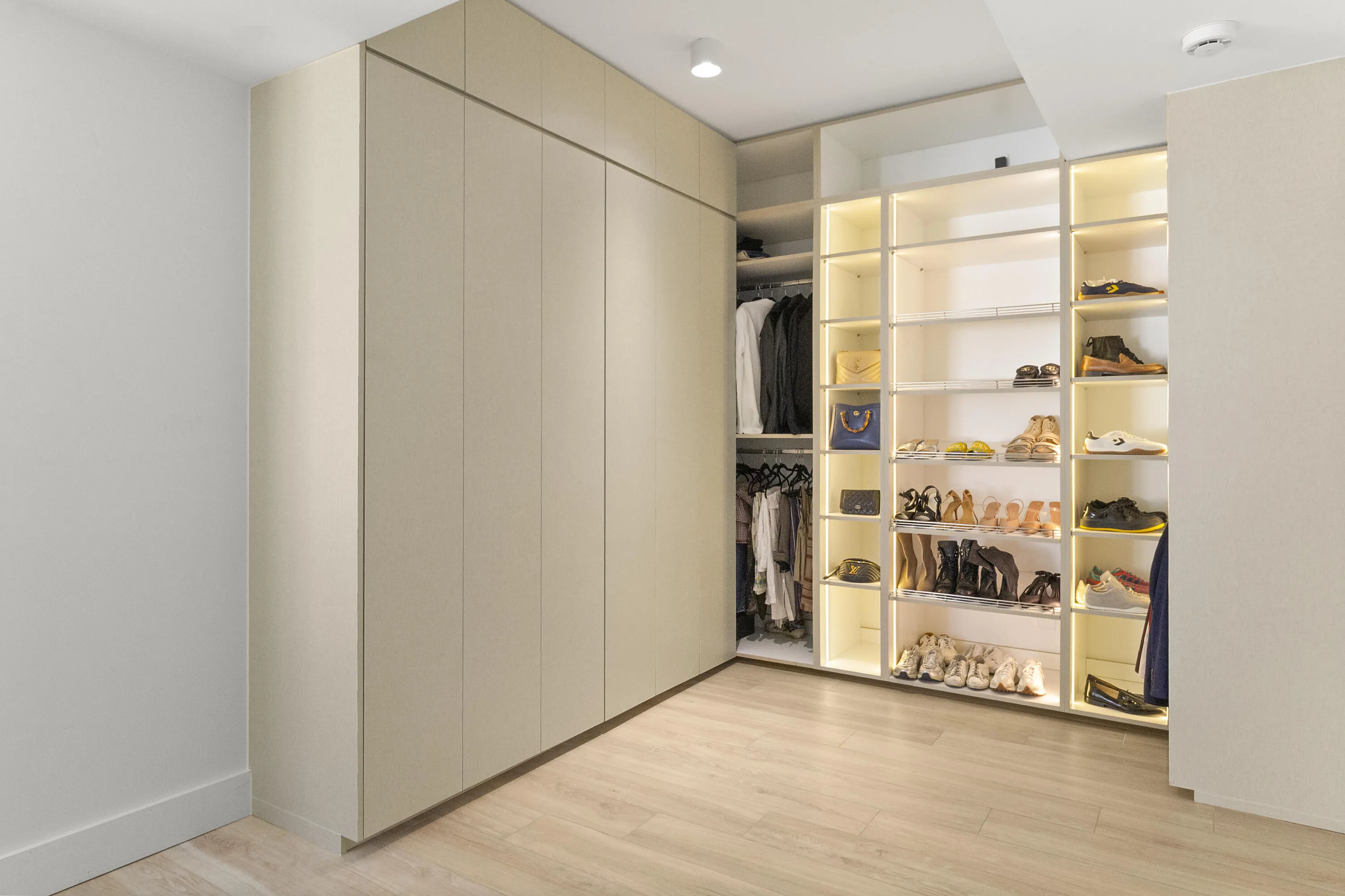 Primary suite closet
