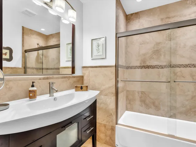 Full Bathroom Upstairs