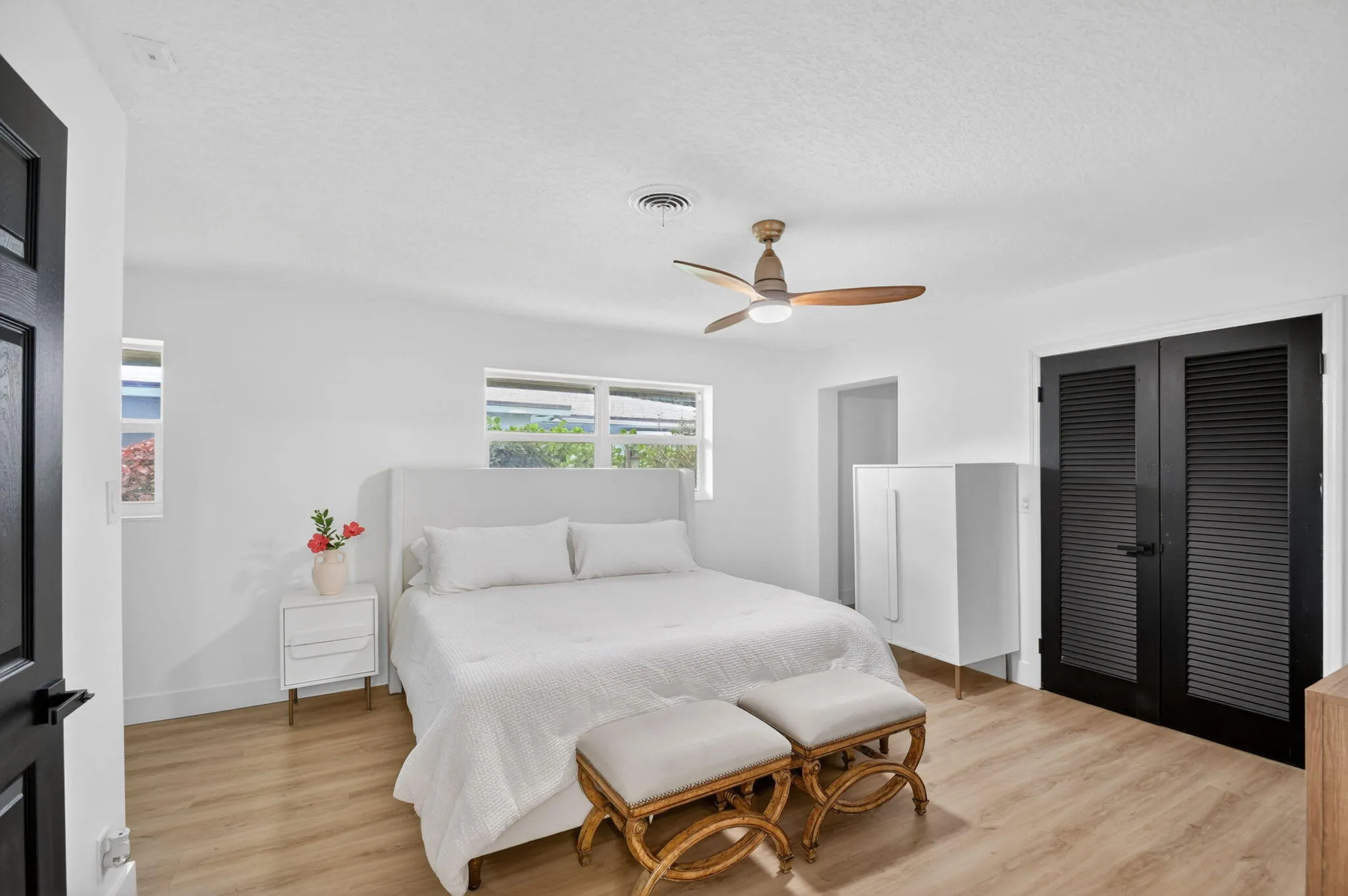24-web-or-mls-1221 Singer Dr (24)