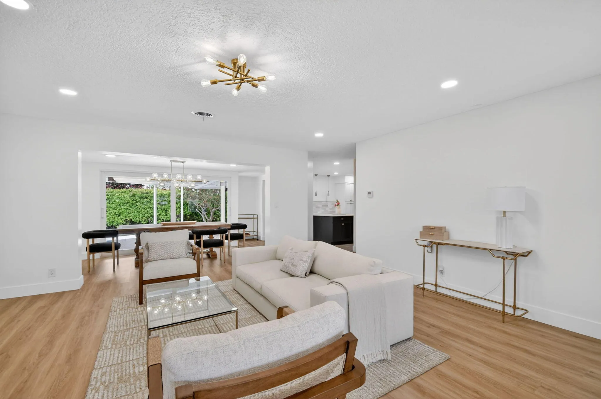 11-web-or-mls-1221 Singer Dr (11)