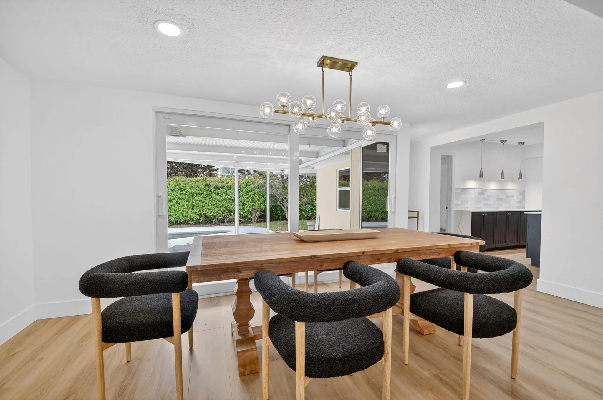 12-web-or-mls-1221 Singer Dr (12)