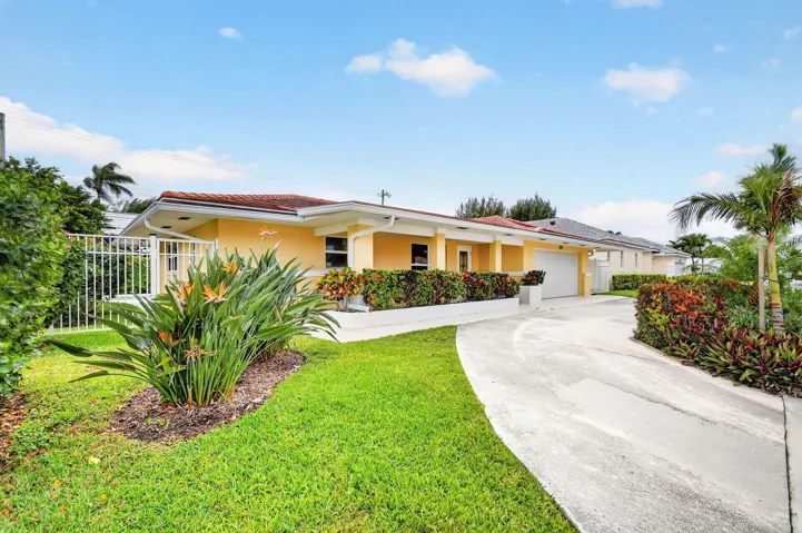 2-web-or-mls-1221 Singer Dr (2)