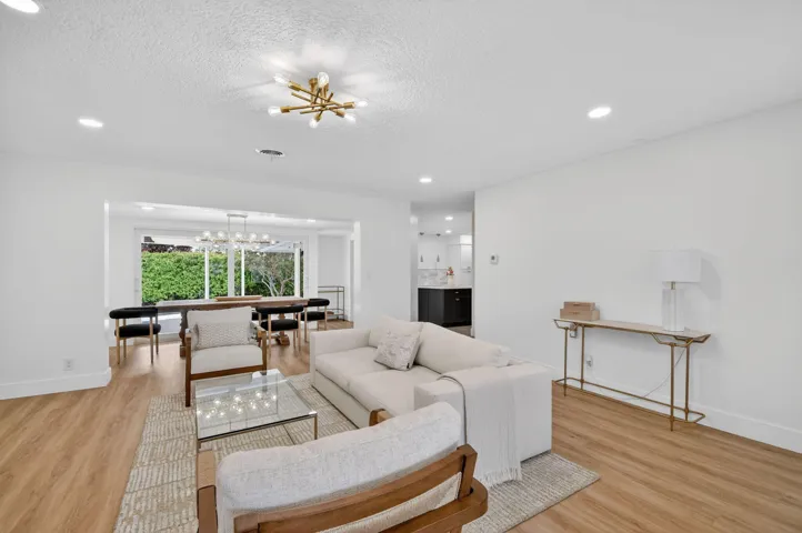 11-web-or-mls-1221 Singer Dr (11)