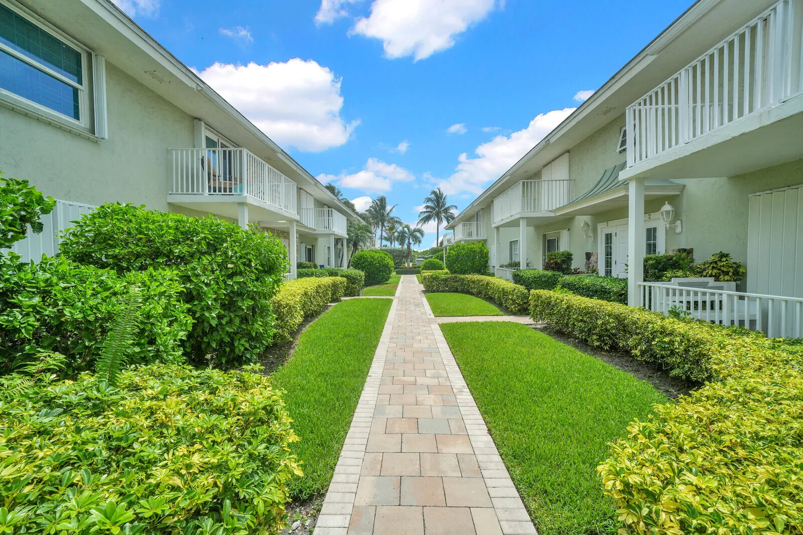 Paver courtyard walkway to beach