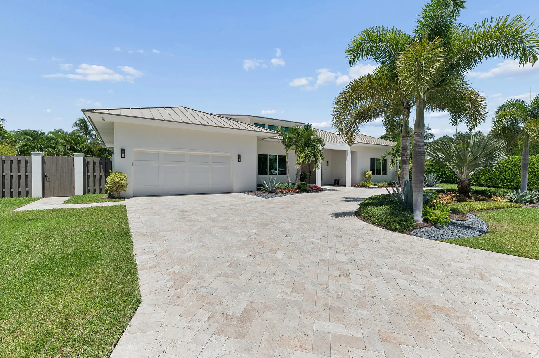 Stunning curb appeal, welcome home