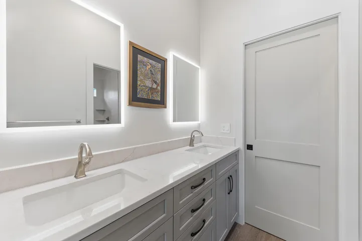 Jack & Jill Full Bath