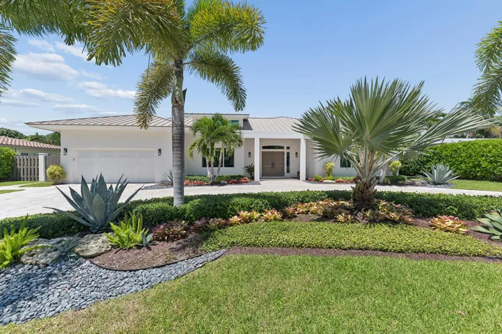 Stunning curb appeal, welcome home