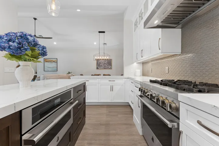 Stunning 6-burner gas stove