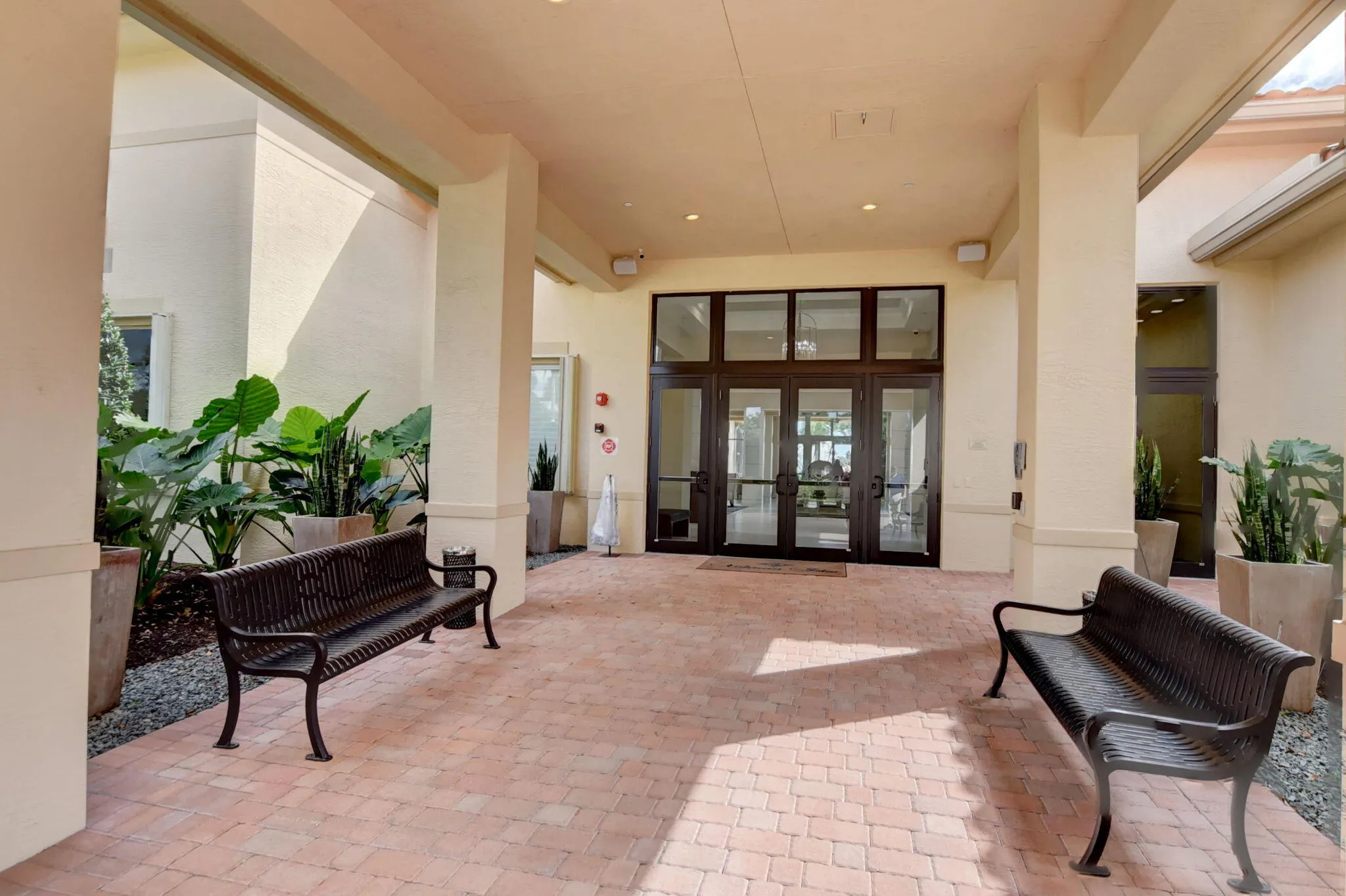 73-web-or-mls-40_valencia isles (2)