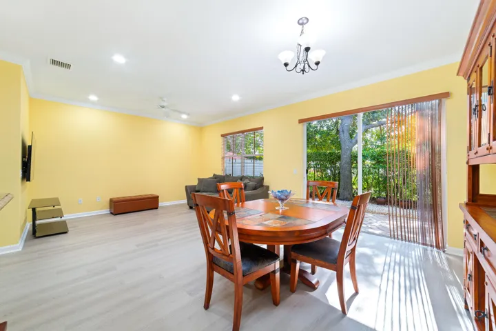 Living Area & Dining