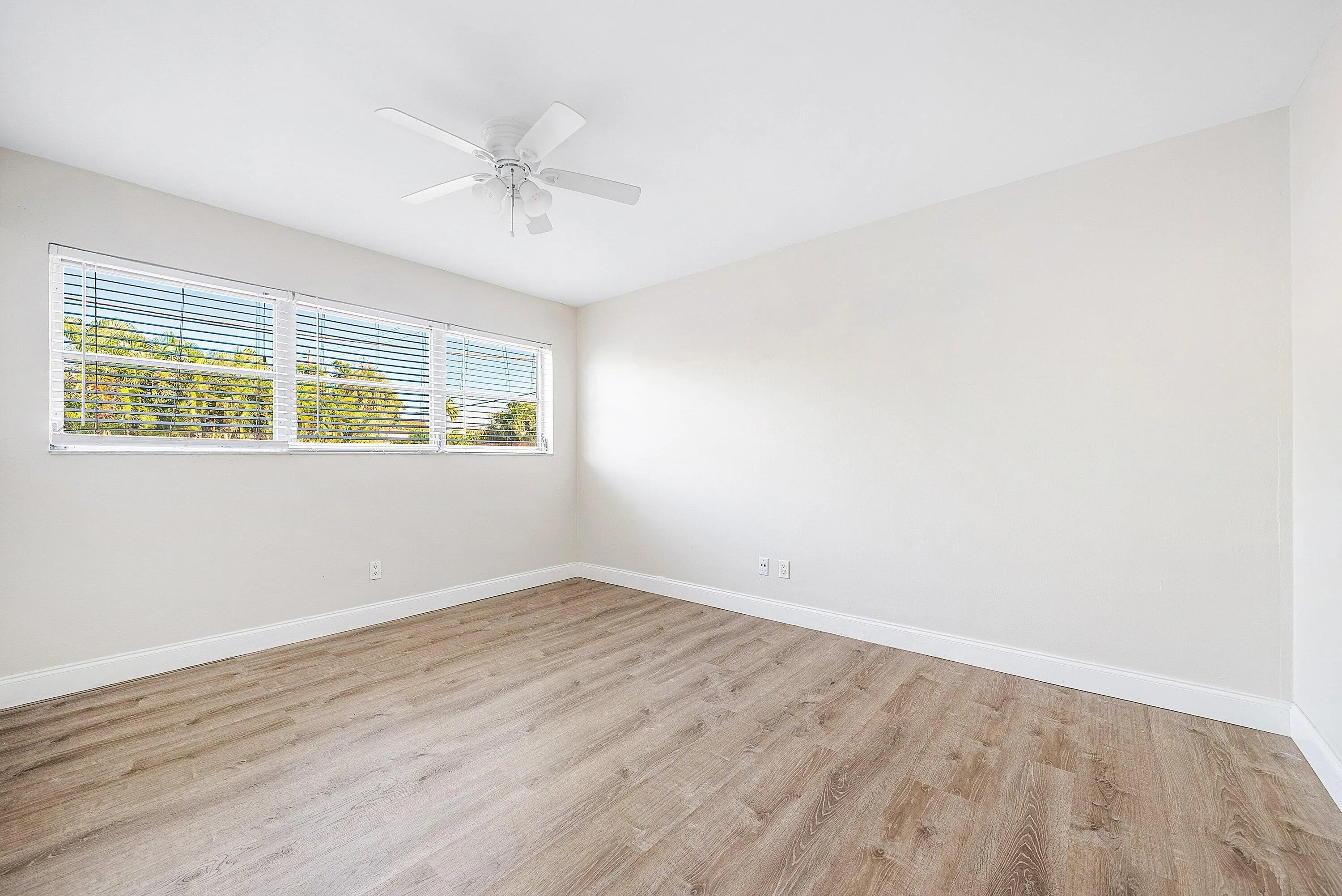 019-2455Northeast51stStreet-E102-FortLau