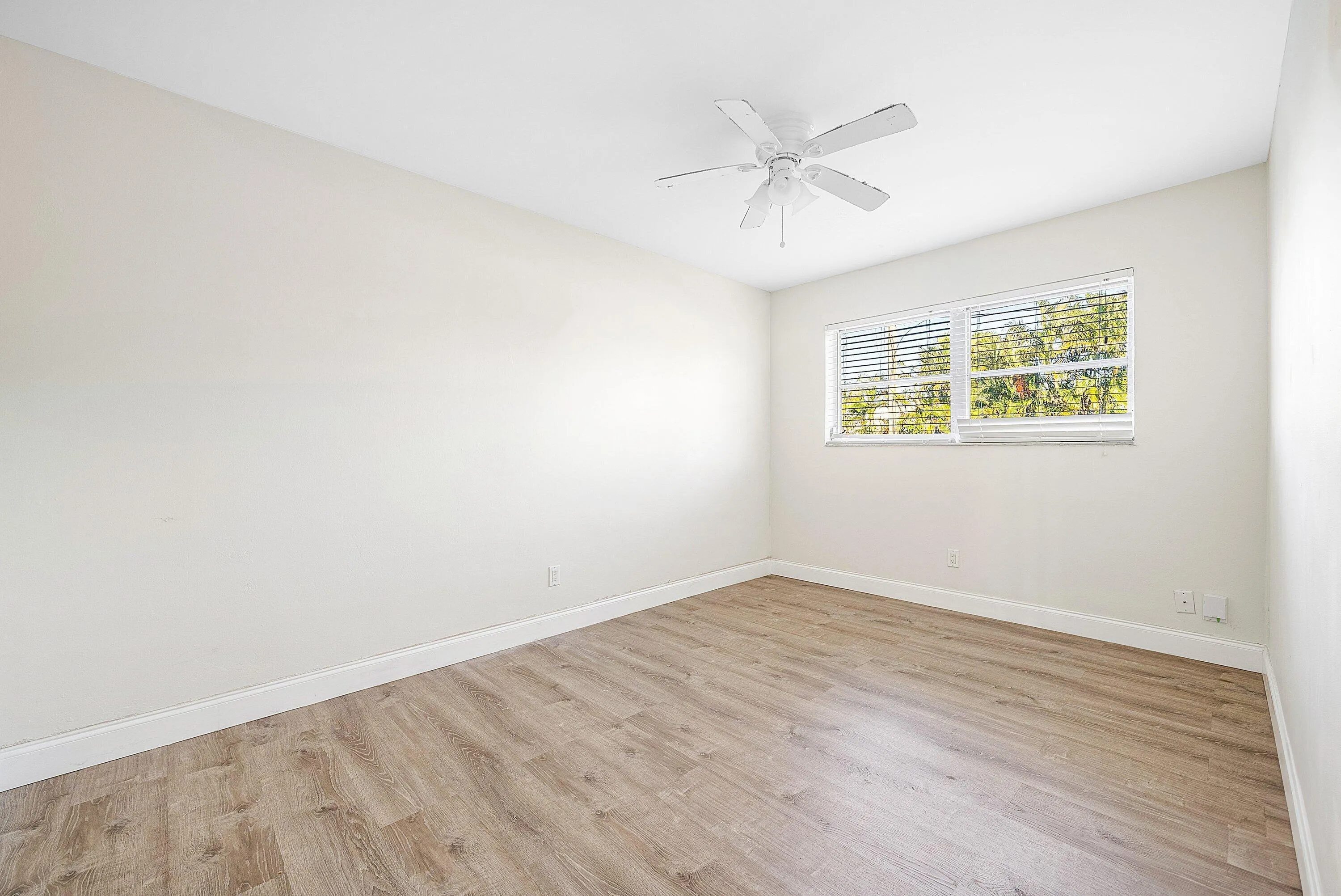 021-2455Northeast51stStreet-E102-FortLau