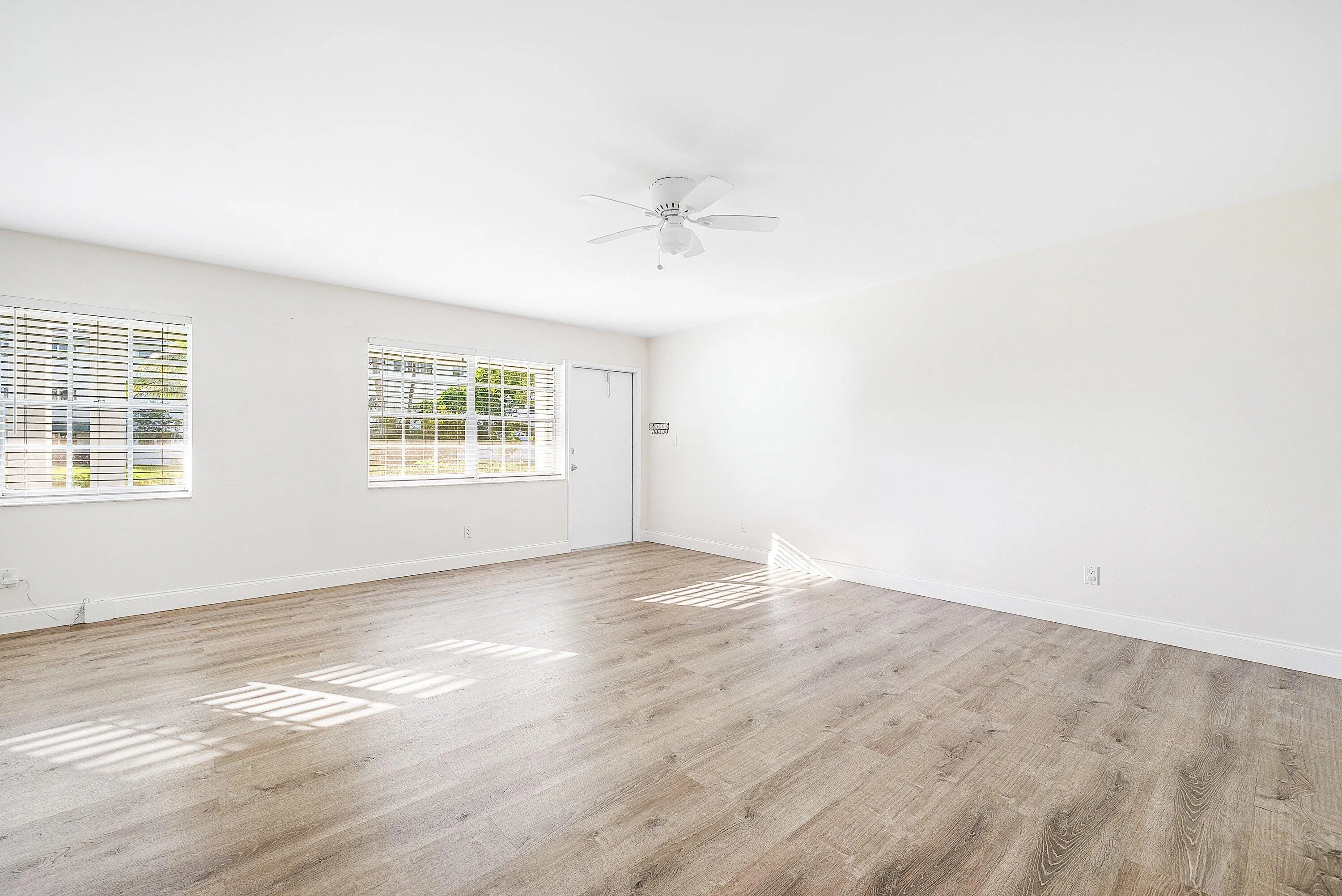 015-2455Northeast51stStreet-E102-FortLau
