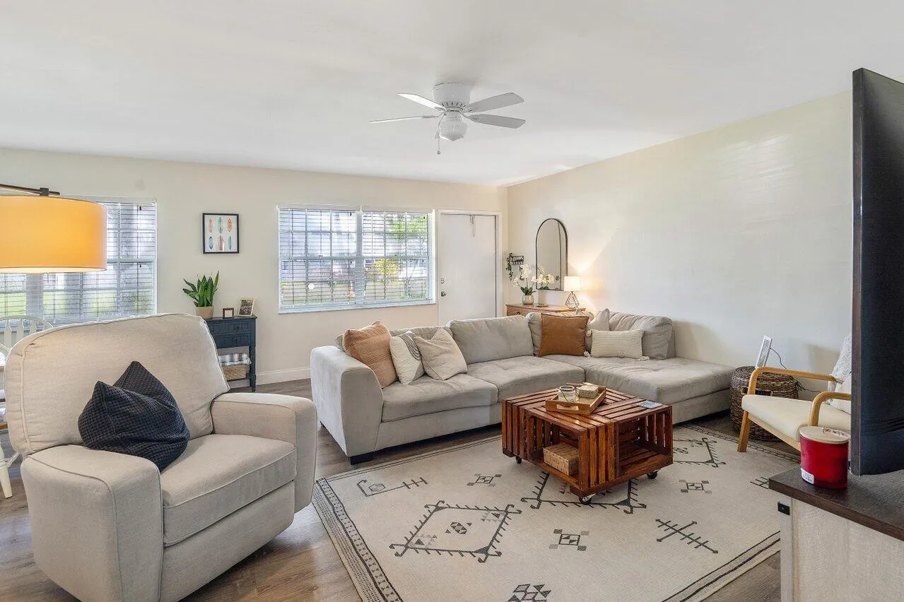 004-2455Northeast51stStreet-E103-FortLau