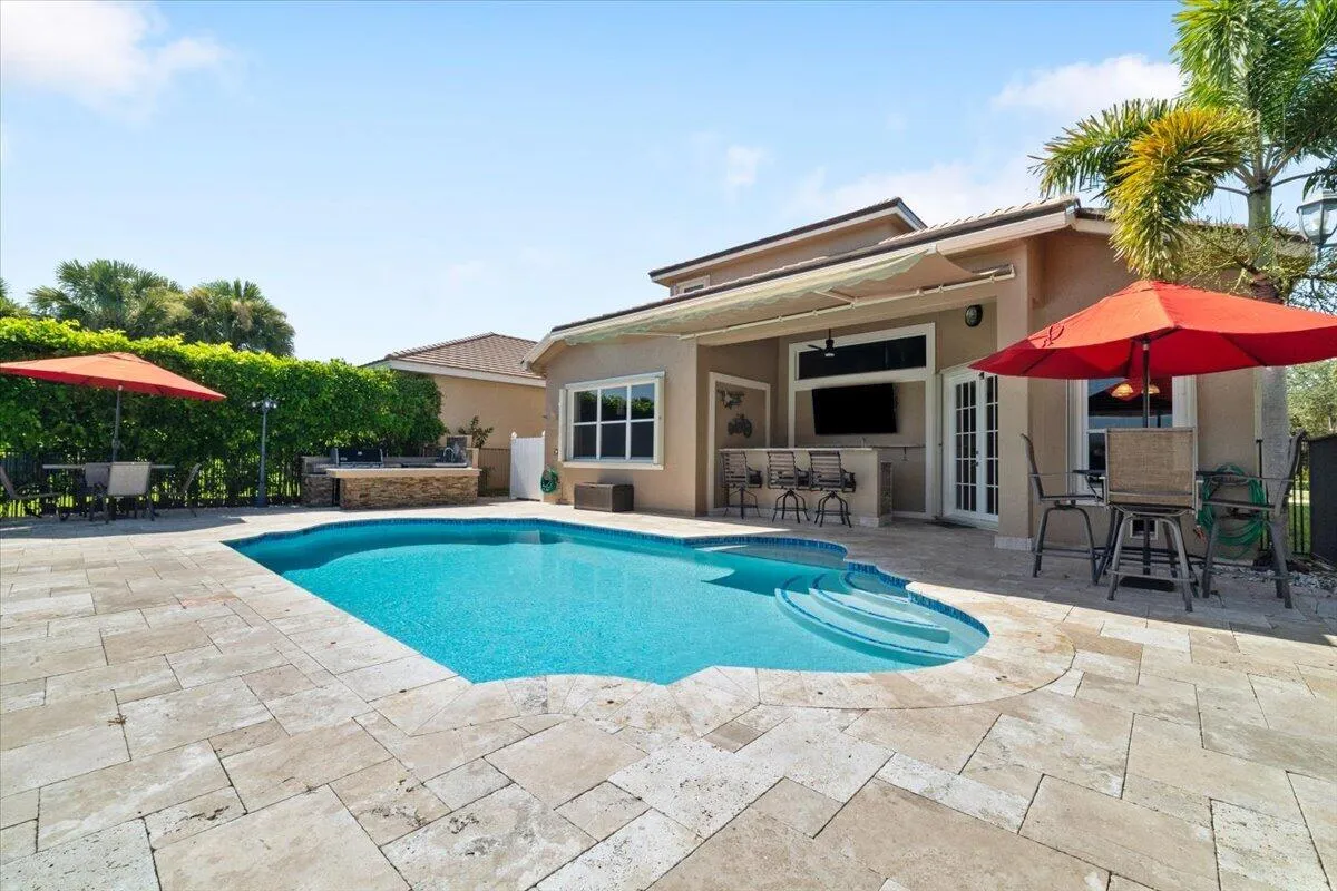 Dont forget to bring your swimsuit, that is all you need to bring as this home comes fully furnished.. towels included!