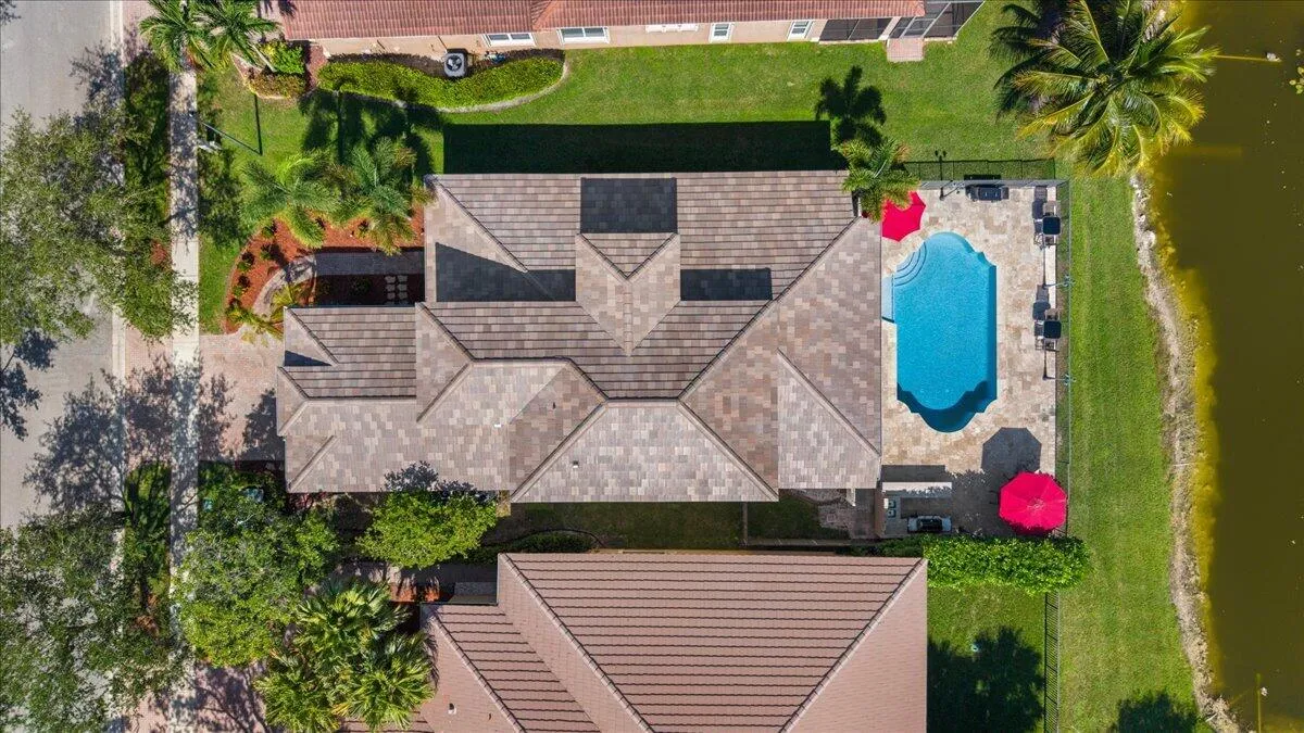 The footprint of this spectacular customized home in Heron Cove Inside Heron Bay, 4 bedrooms plus a huge loft, 3 bathrooms