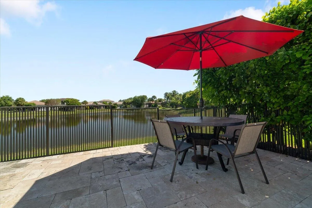 Sit back and relax at one of the pretty shaded areas overlooking the tranquil lake,
