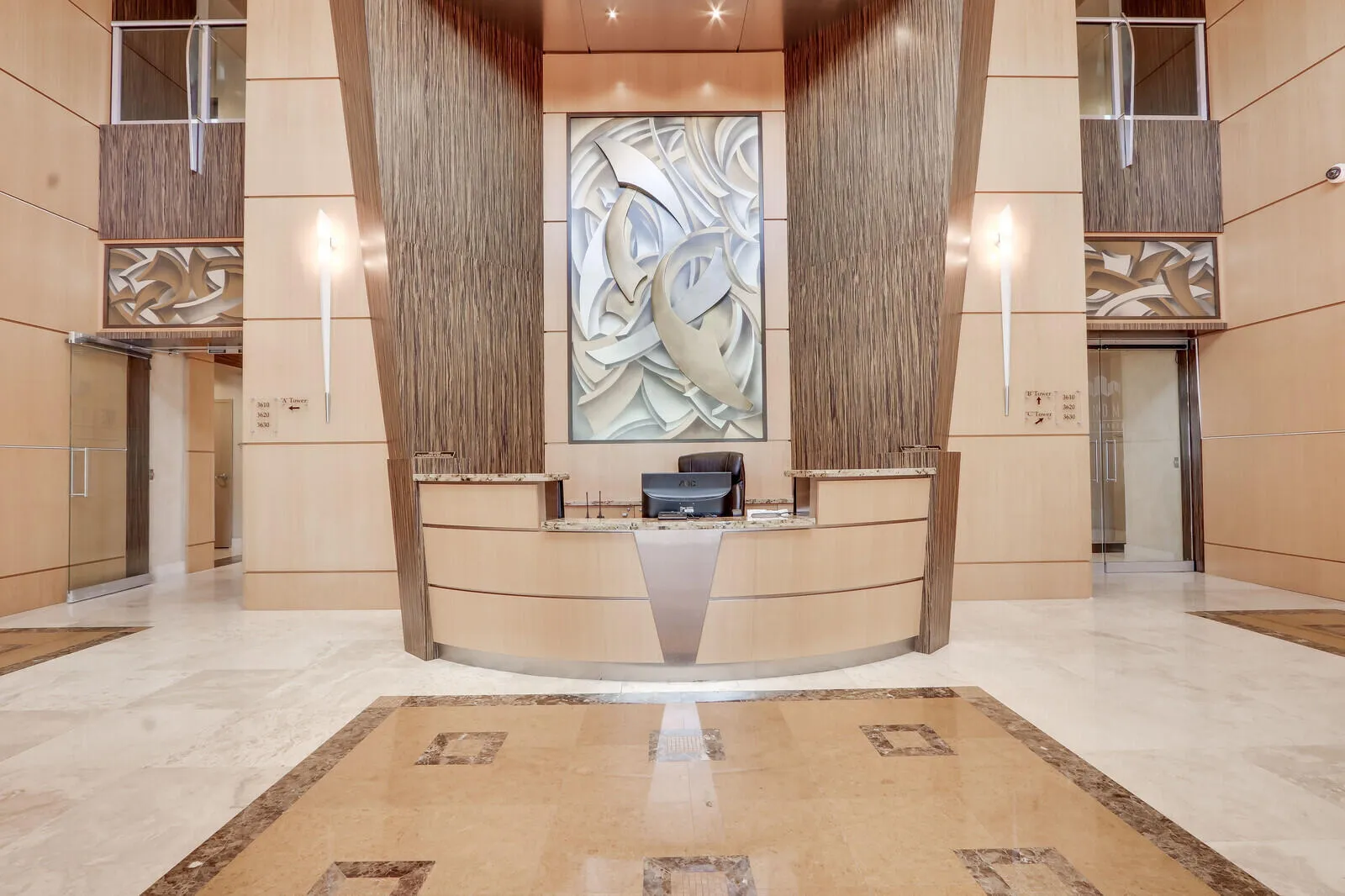 Spacious Bright Lobby