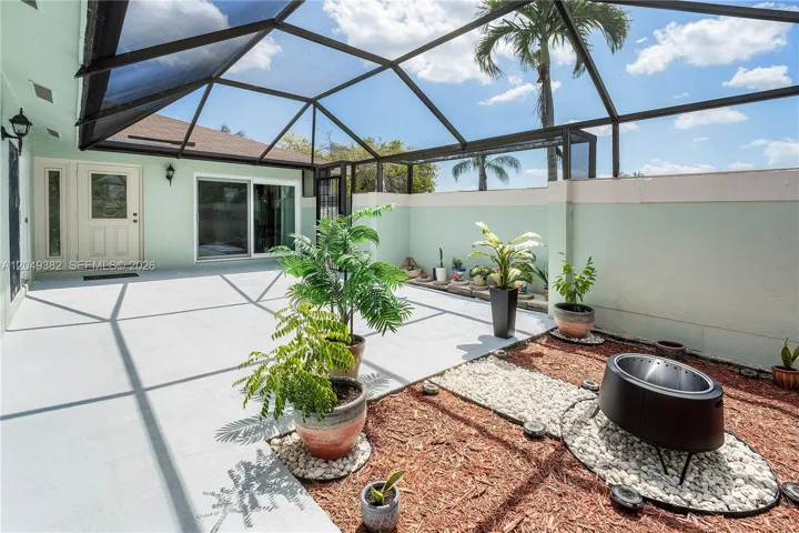 relaxing screened patio