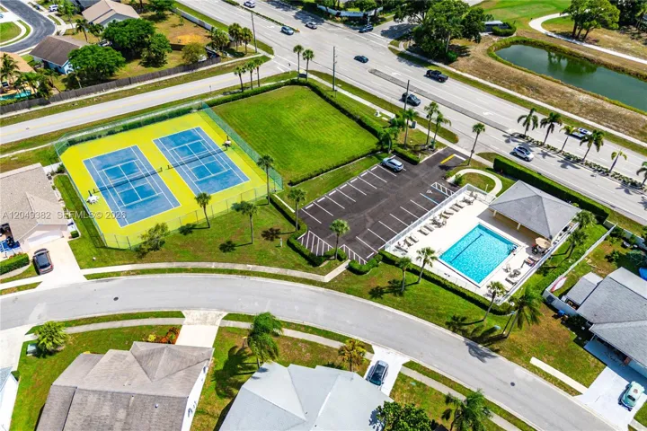 INDIAN CREEK SWIM & TENNIS CLUB