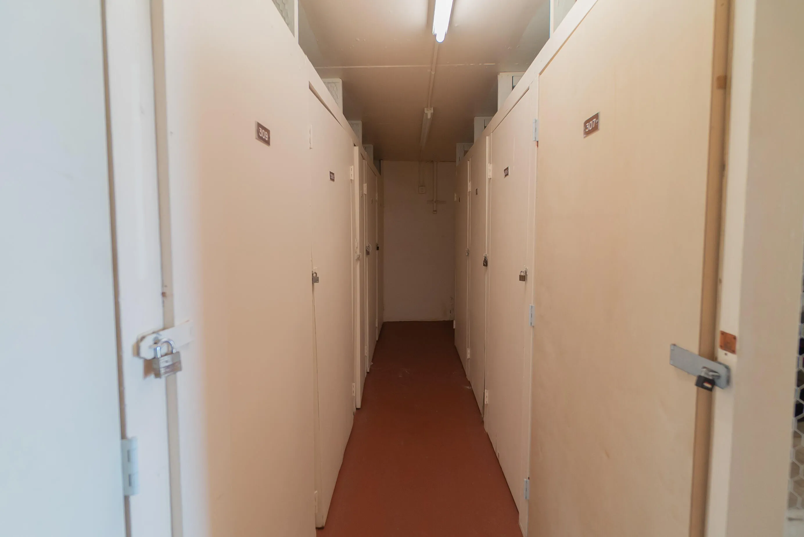 25. Storage Unit