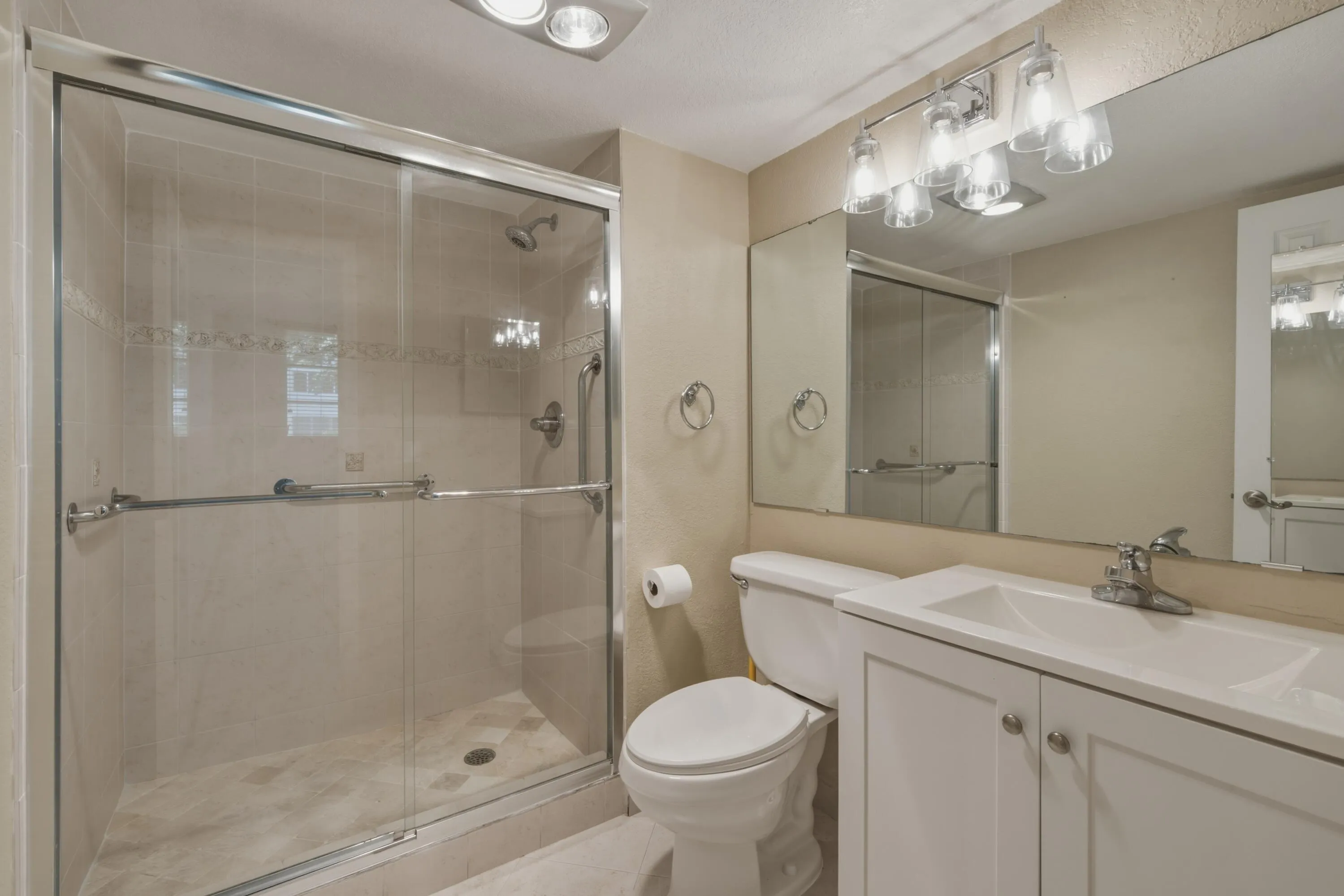 5. Master BATHROOM