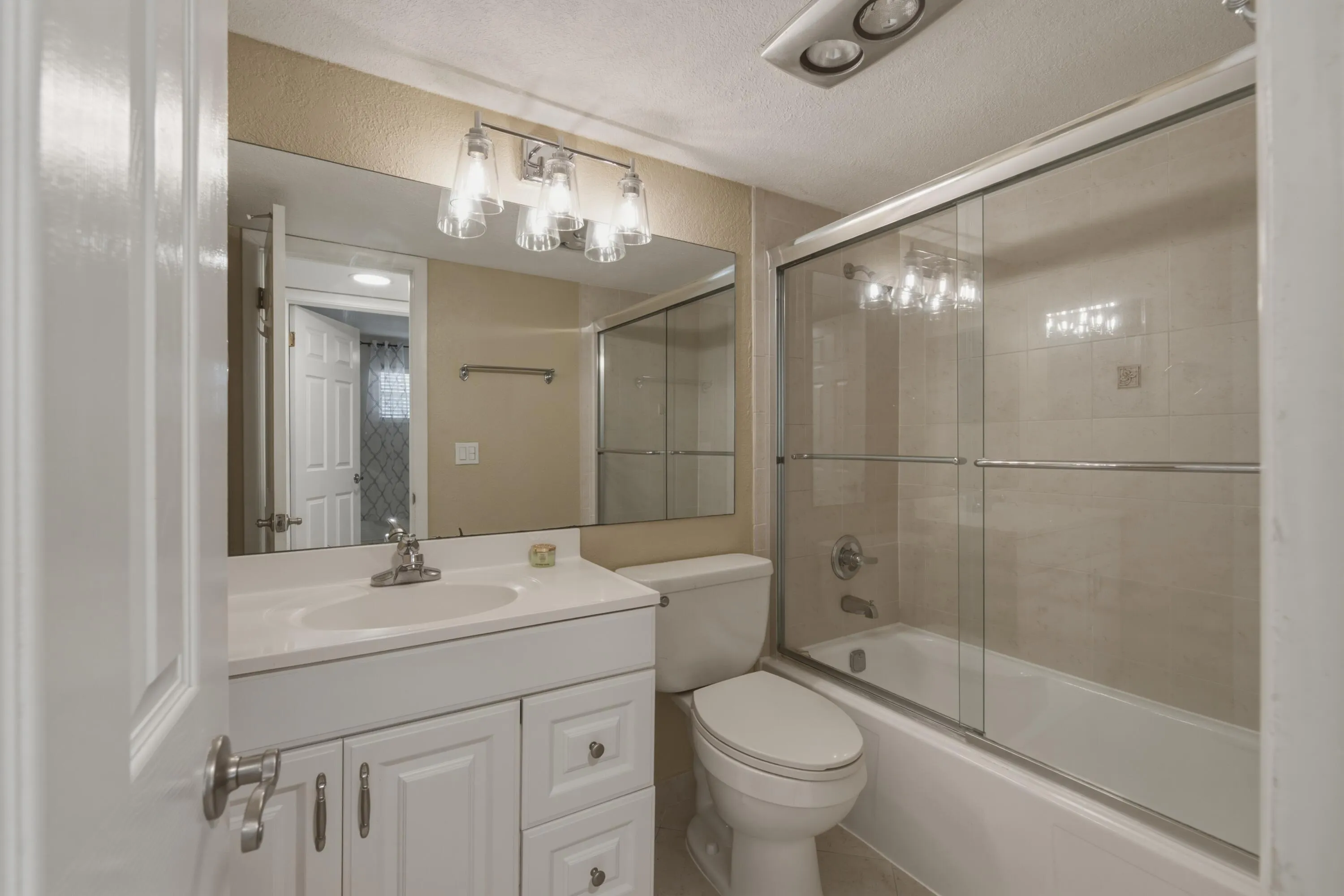 7. Guest BATHROOM