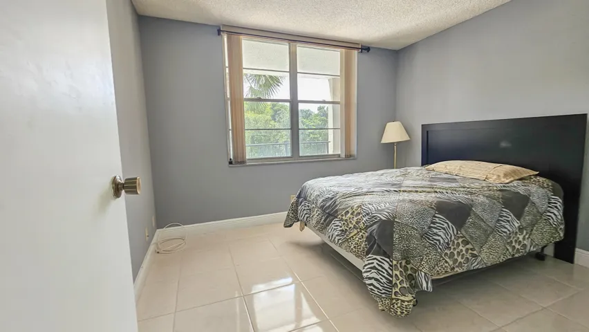Final Pics_2650 NW 49th Ave # 318_020