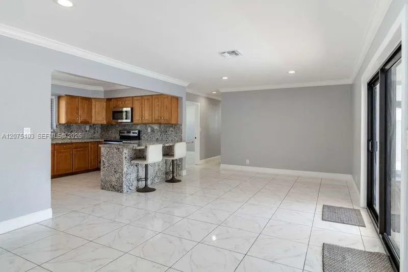 Plenty of space for your creative living room idea