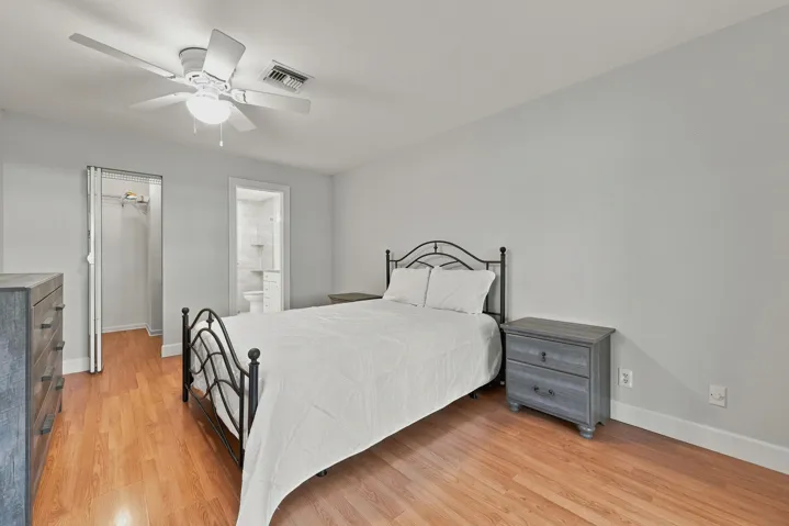 bedroom 1651