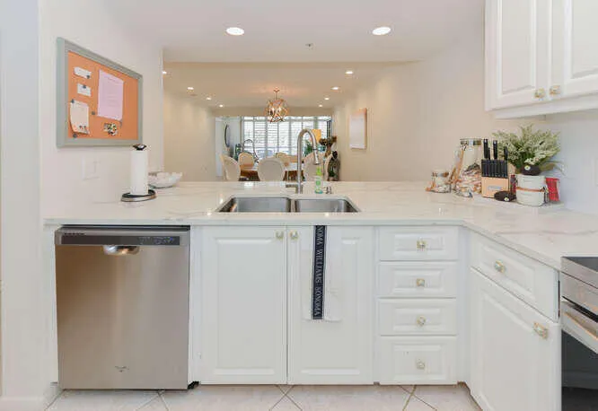 2301 Marina Isle Way Apt 203-small-009-0