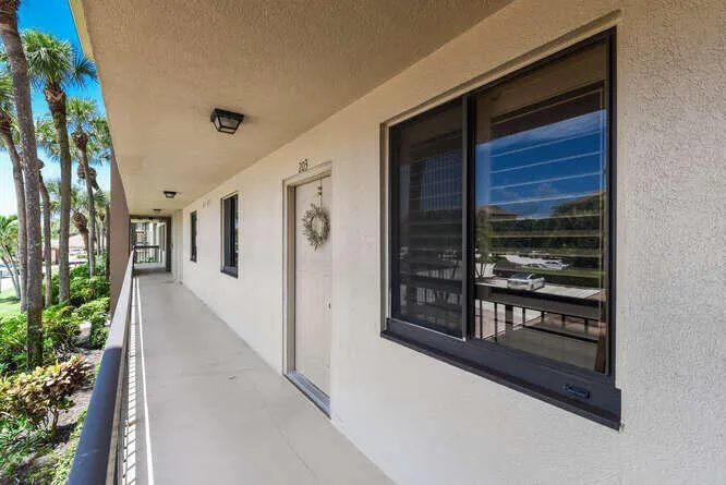 2301 Marina Isle Way Apt 203-small-003-0