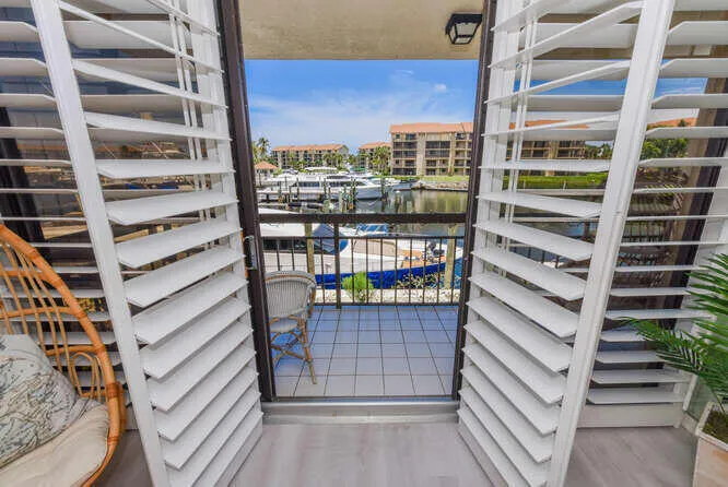 2301 Marina Isle Way Apt 203-small-019-0