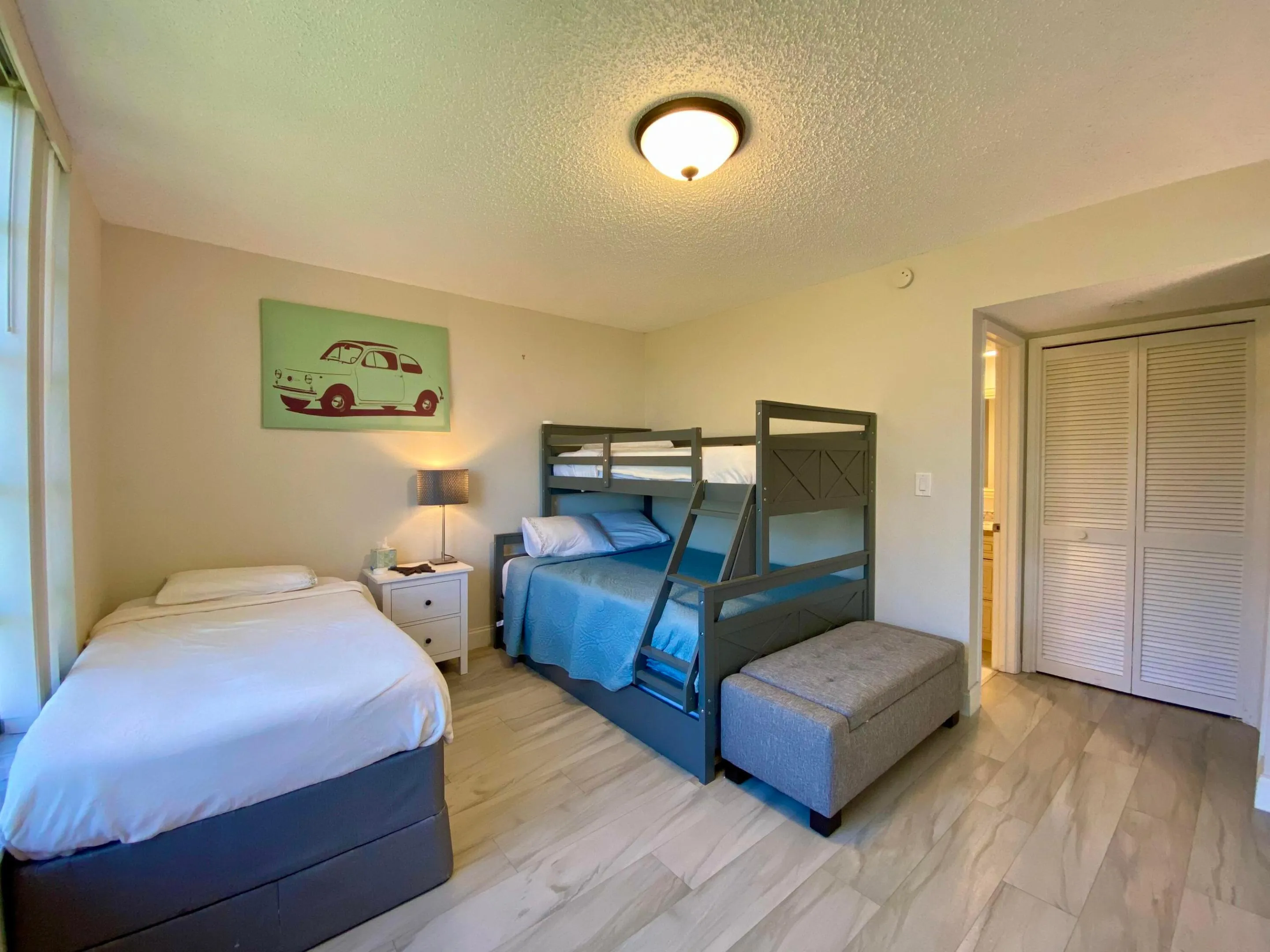2nd bedroom