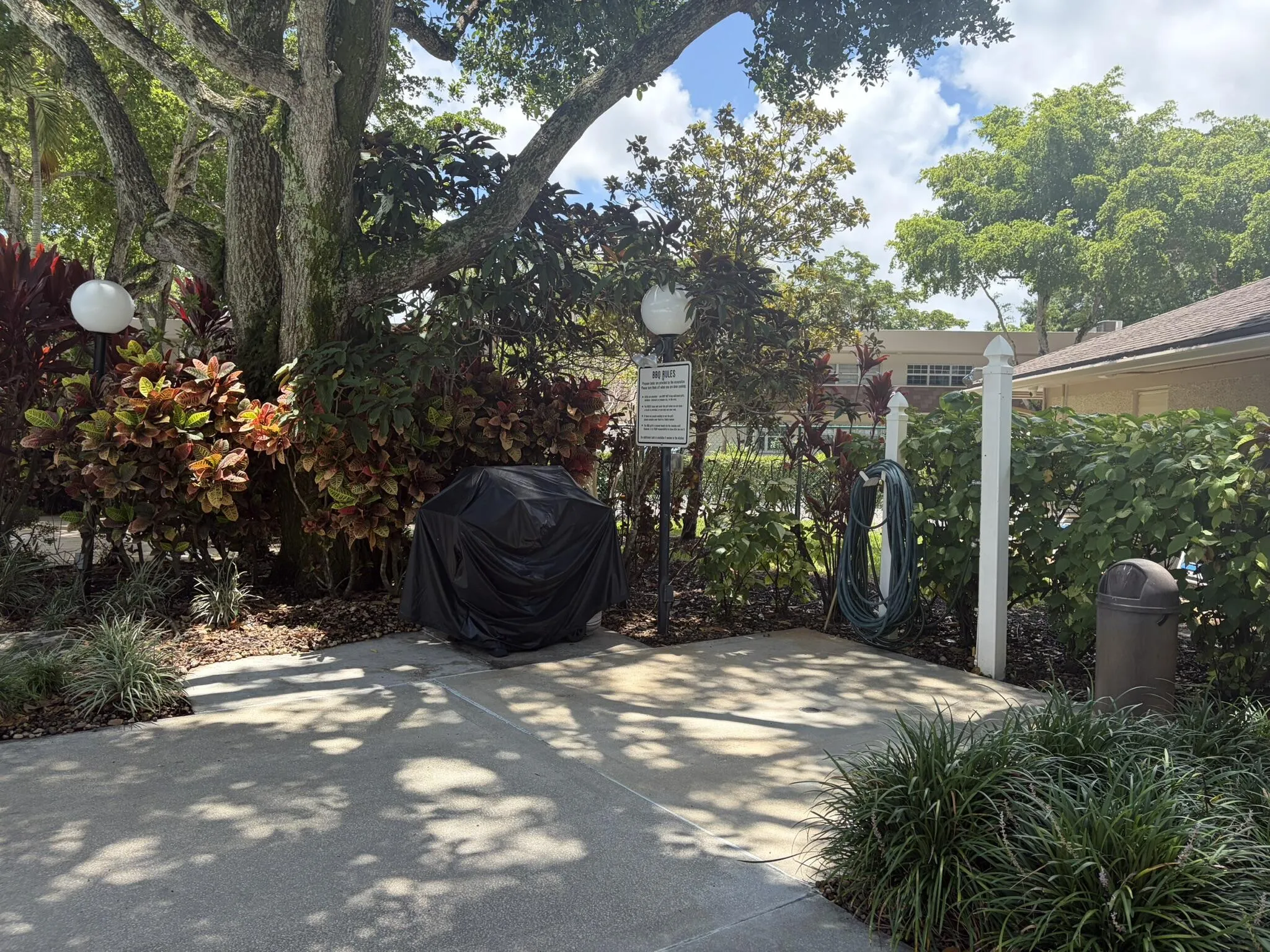 1of2 Rec areas exclusive to Oaks Clubhouse Dr.