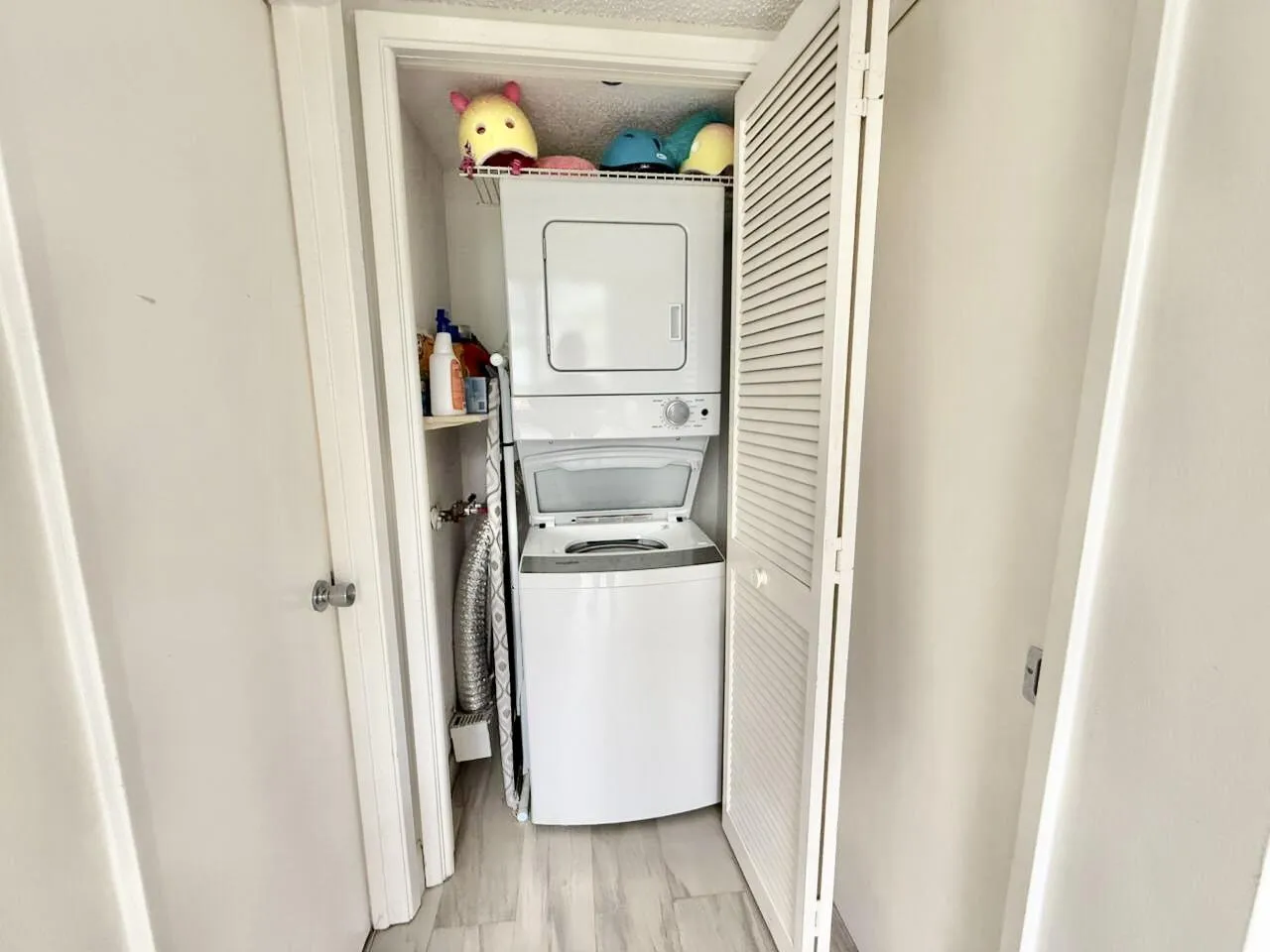 washer & dryer in unit