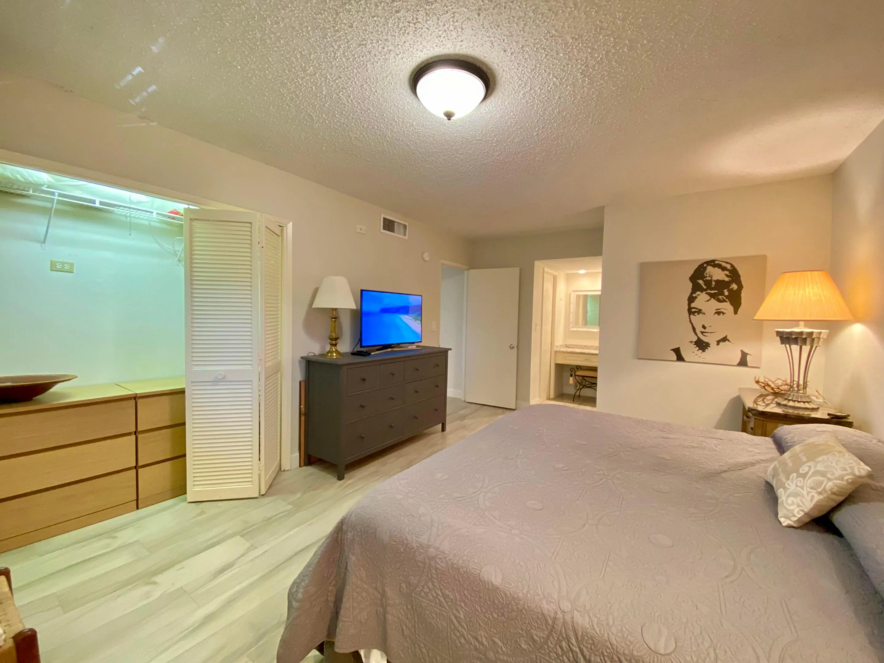 Primary Bedroom with en-suite bathroom