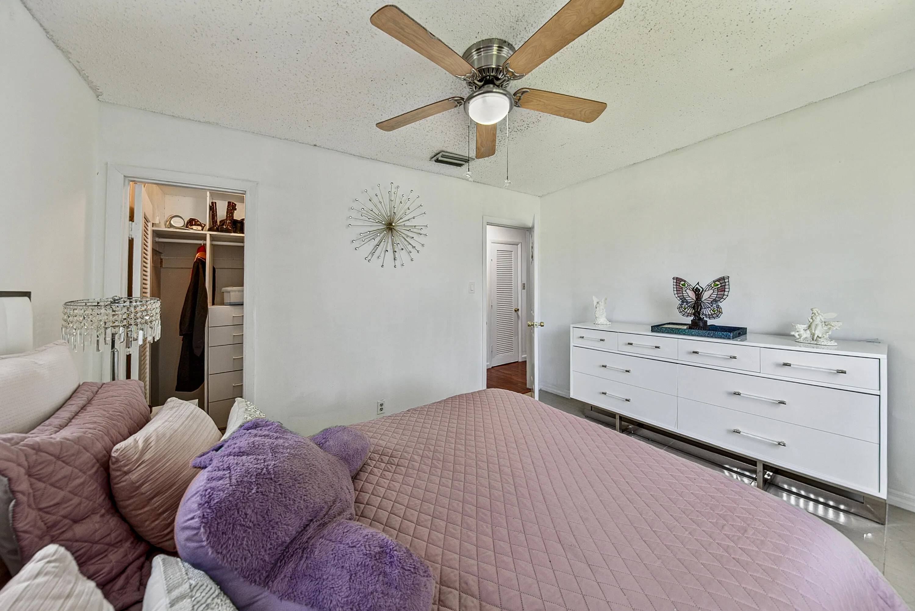 Guest bedroom