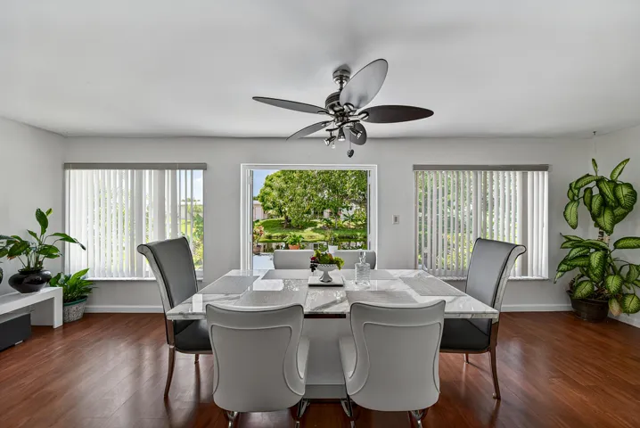 Flordia room with double french doors to patio!
