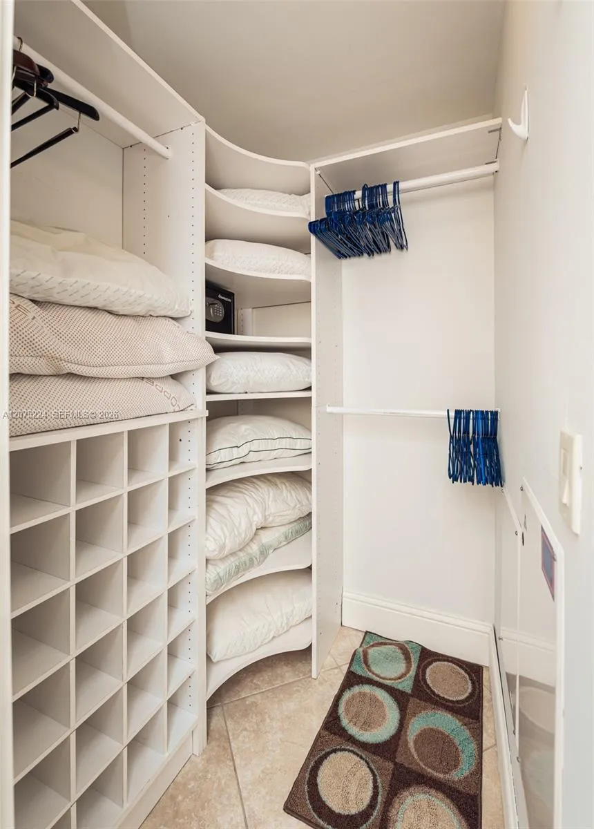 Master Walking Closet