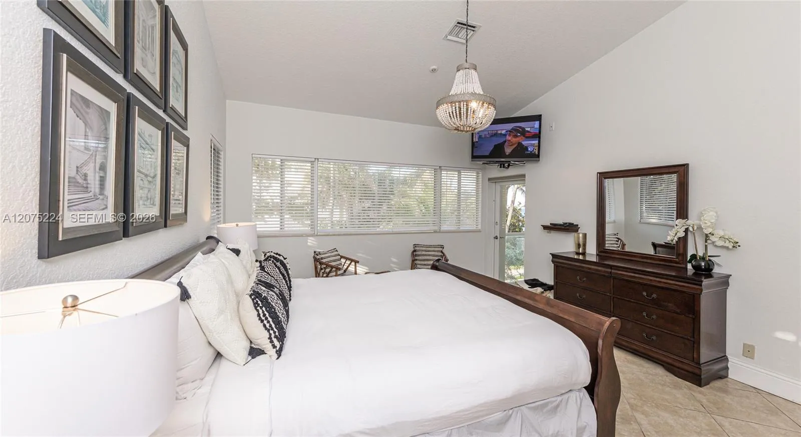 Master Bedroom/w the exit to the Open Terrace