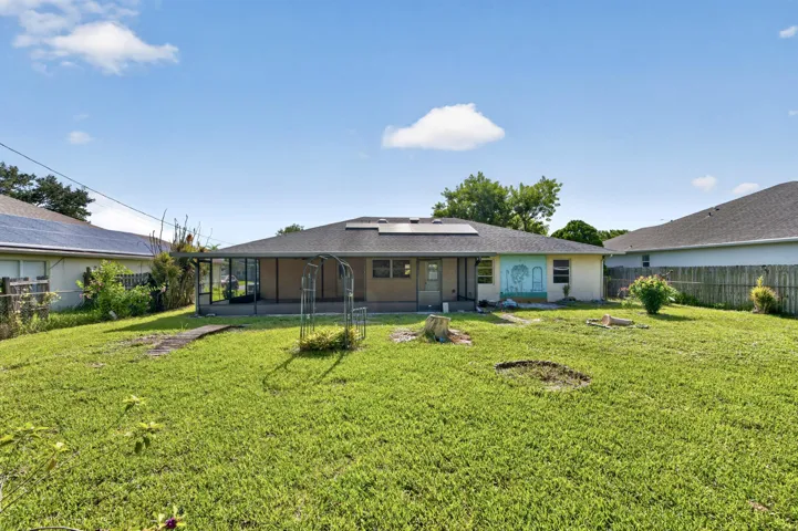 LARGE FENCED BACK YARD