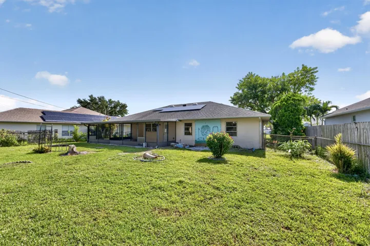 LARGE FENCED BACK YARD