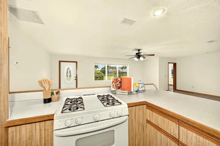 3330 Frankford 174 INT Kitchen