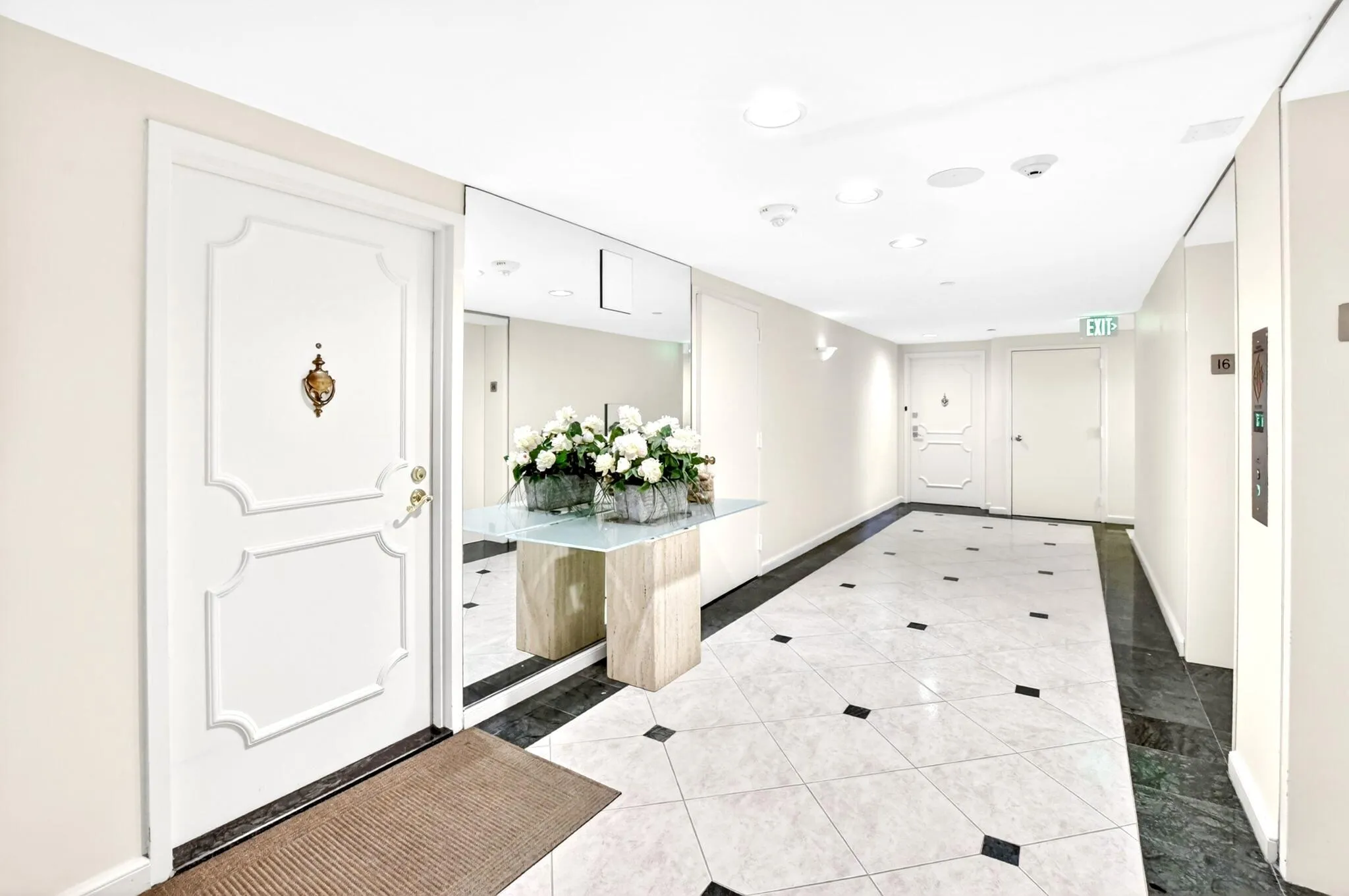 SEMI-PRIVATE VESTIBULE