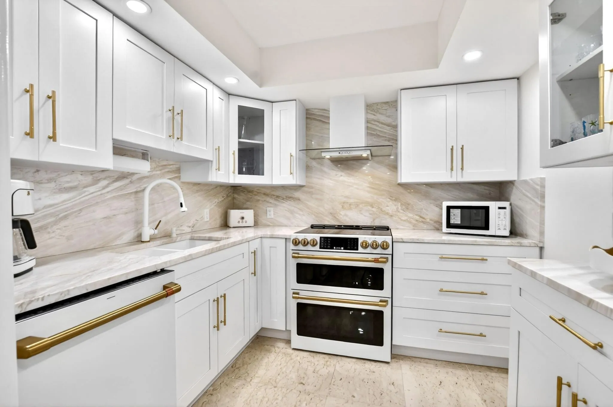 GOURMET KITCHEN