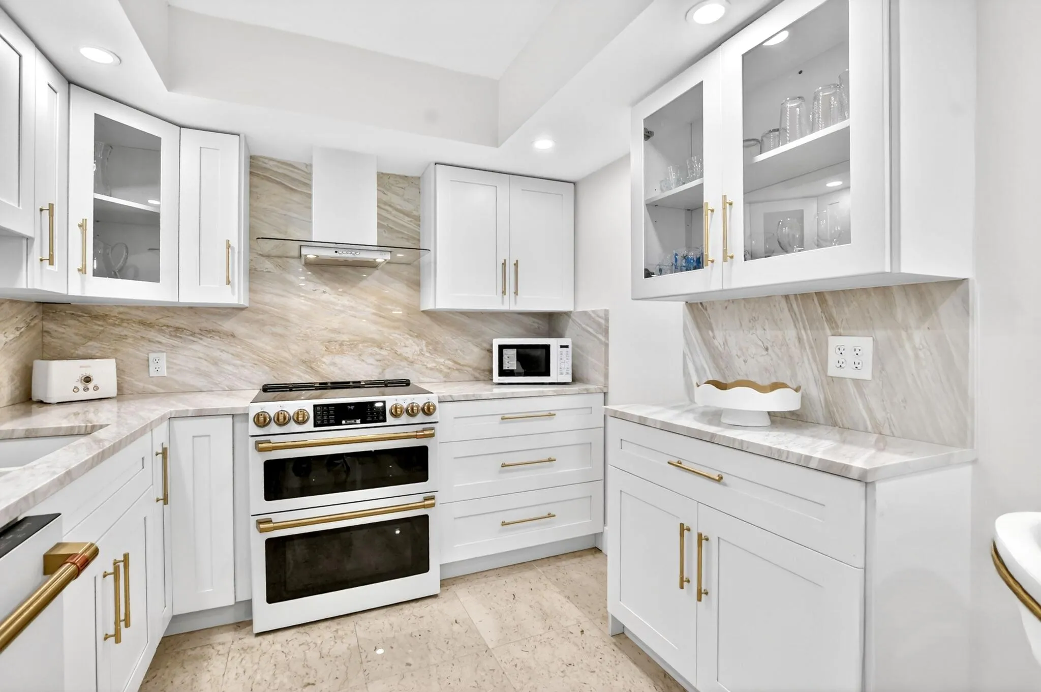 GOURMET KITCHEN