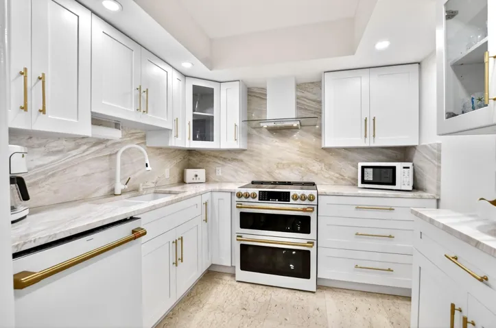 GOURMET KITCHEN